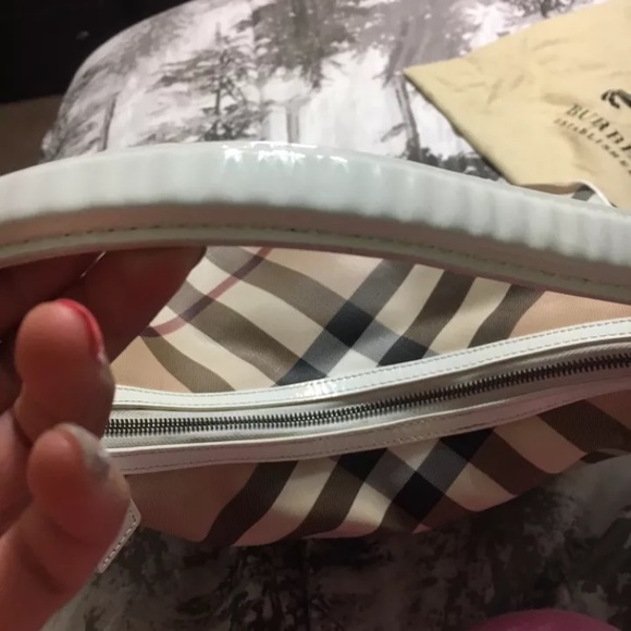 Authentic Burberry handbag - Picture 5 of 8
